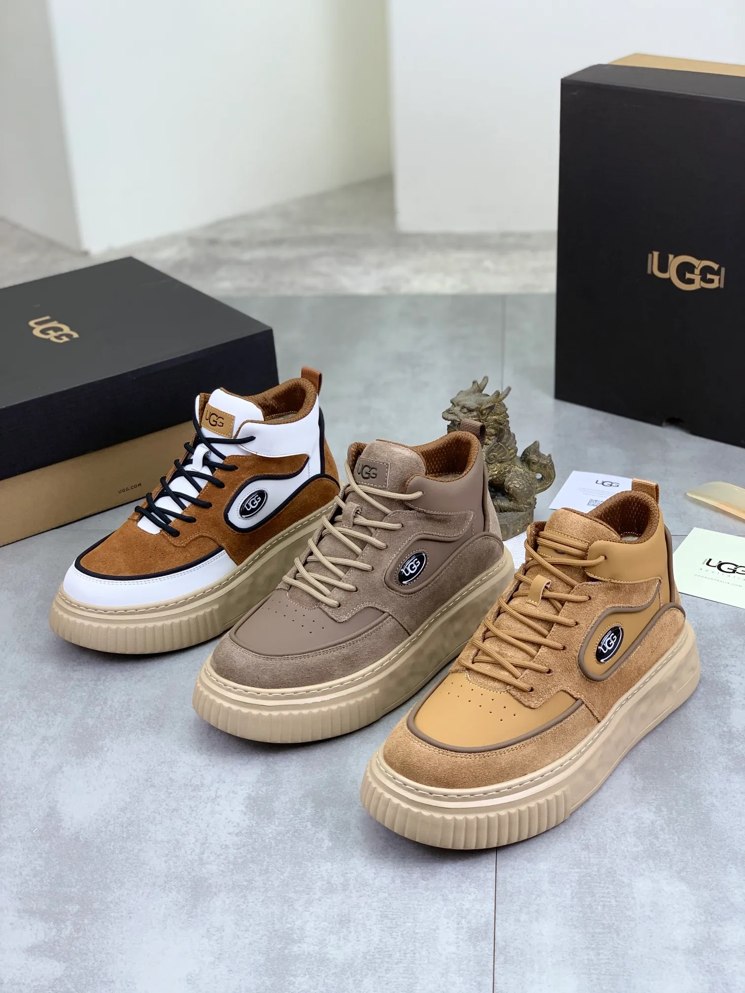 Men's shoes 💰P640 [New style] 💰 🆘 "Real wool" [UGG] 👉The popular men's shoes are synchronized with the official website 🔰The quality of the genuine products [satisfied] is not comparable to the imitations in the general market 🌀The upper is imported Italian frosted cowhide, and the lining is: foot pad 🅰️ grade 🐑Real wool👻Only Grade A can show the effect The hand feels smooth and delicate 🔱The shoe shape is grand, only genuine manufacturers can do it 🎄The perfect toughness of the original outsole 👻⬛️ allows customers to say goodbye to one-time consumption. Real wool lining, super warm. Available in black, brown and gray. Size: 39-44